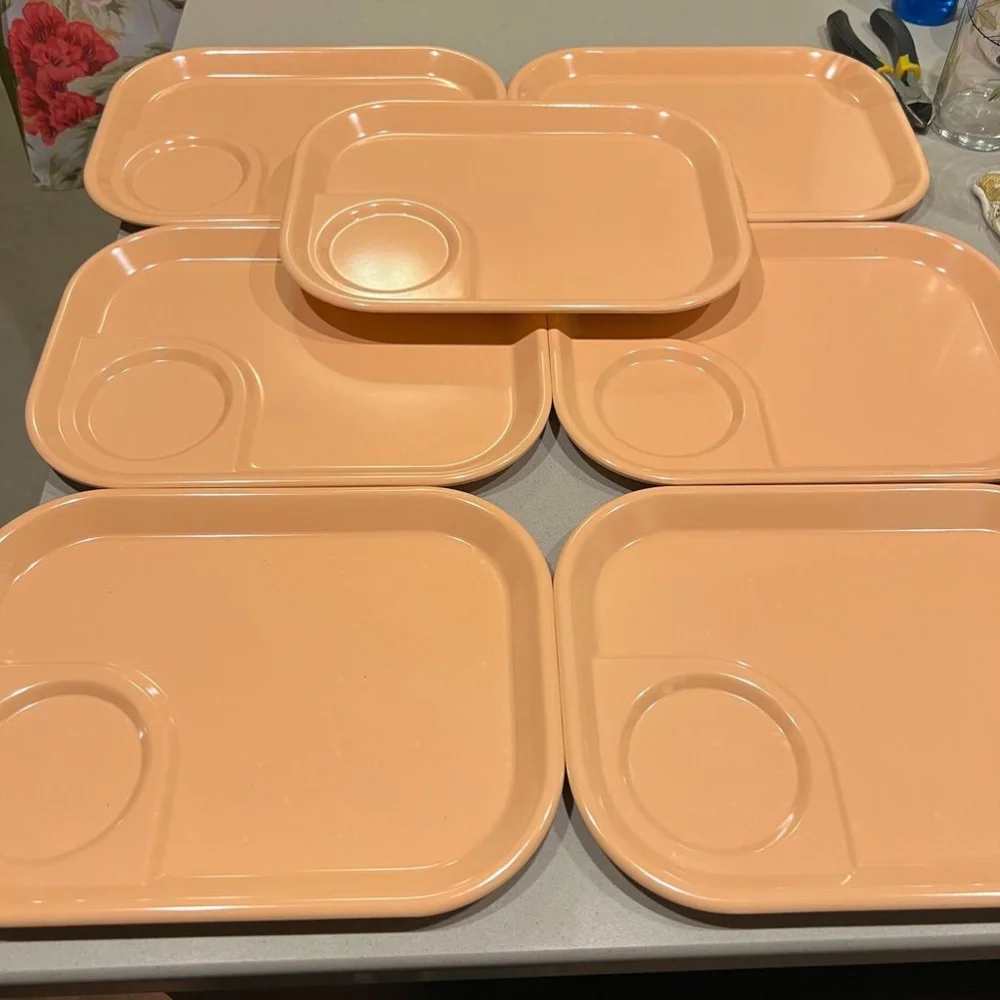 Rubbermaid Peach Melamine 7-TV Trays Peach 1990s Camping #3850 Lunch Cafeteria